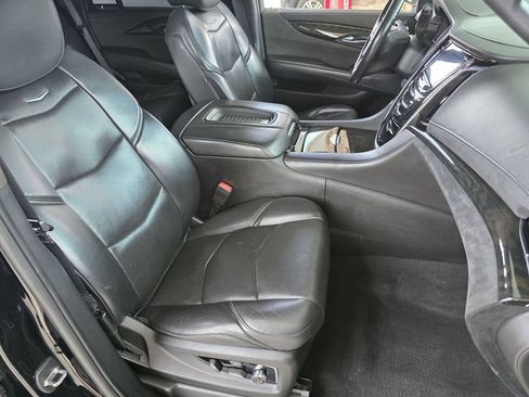 Used 2018 Cadillac Escalade Platinum AWD/4WD image 28