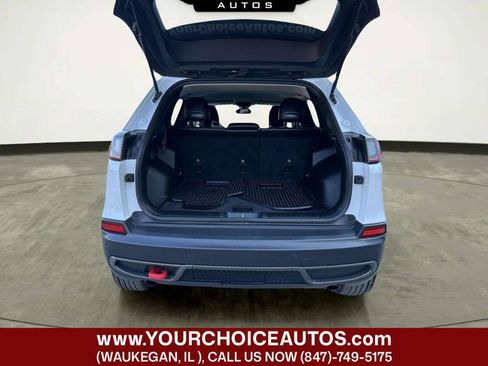 Used 2019 Jeep Cherokee Trailhawk w/ Cold Weather Group AWD/4WD image 14