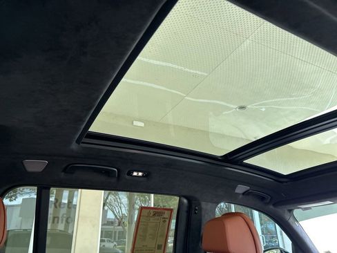 Used 2022 BMW X7 M50i image 30