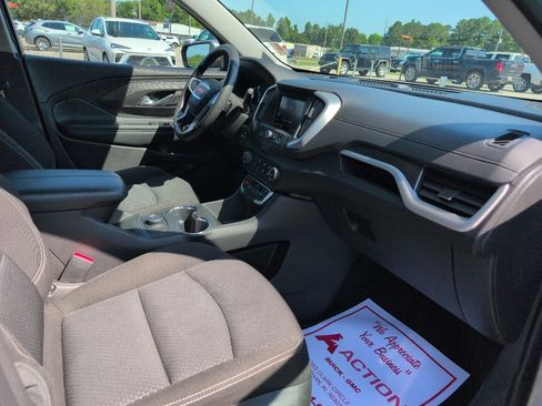 Used 2024 GMC Terrain SLE image 10