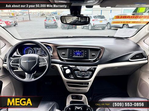 Used 2017 Chrysler Pacifica Touring-L FWD image 14