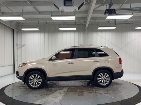 Used 2011 Kia Sorento LX w/ Convenience Pkg image 5