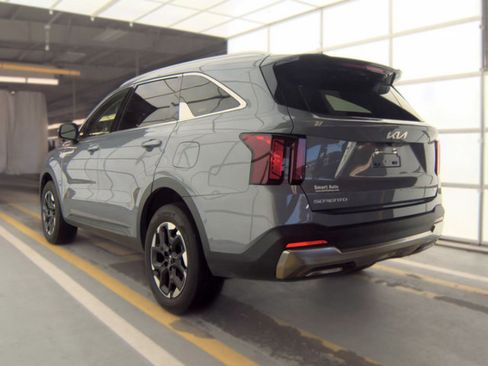 Used 2025 Kia Sorento S AWD/4WD image 3
