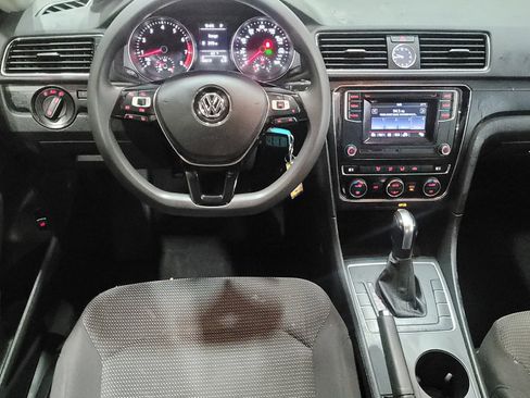 Used 2017 Volkswagen Passat 1.8T S image 22