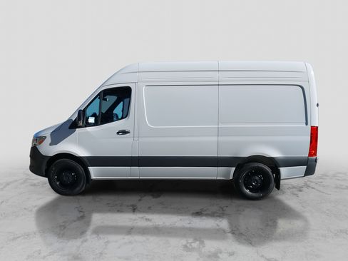 Used 2025 Mercedes-Benz Sprinter 2500 image 8