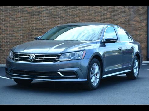 Used 2016 Volkswagen Passat 1.8T S image 1