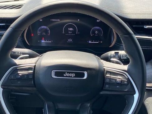 Used 2023 Jeep Grand Cherokee Limited AWD/4WD image 8