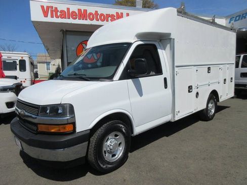 Used 2017 Chevrolet Express 3500 RWD image 39