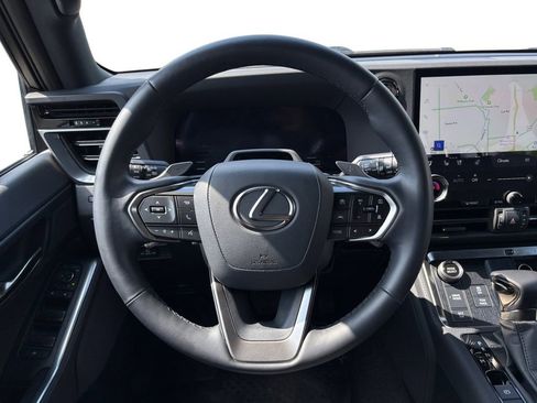 Used 2025 Lexus GX 550 w/ Cold Area Package AWD/4WD image 11