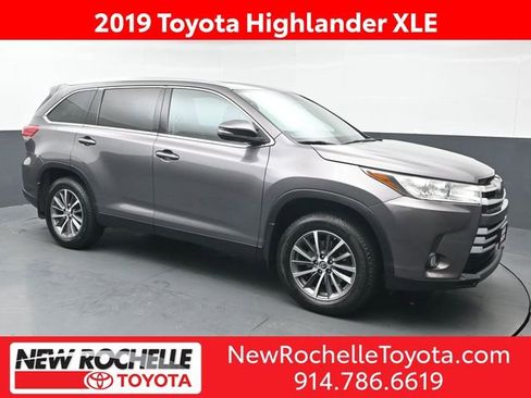 Certified 2019 Toyota Highlander XLE image 1