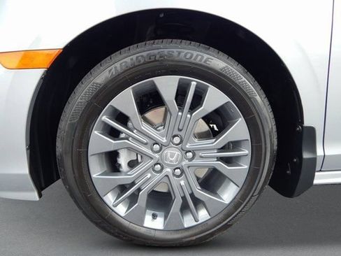 New 2026 Honda Odyssey Touring image 9