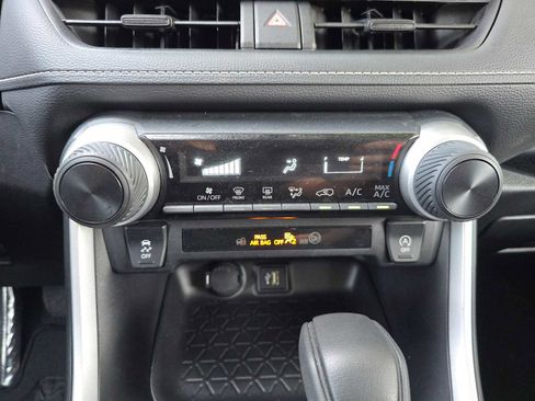 Used 2025 Toyota RAV4 LE FWD image 33