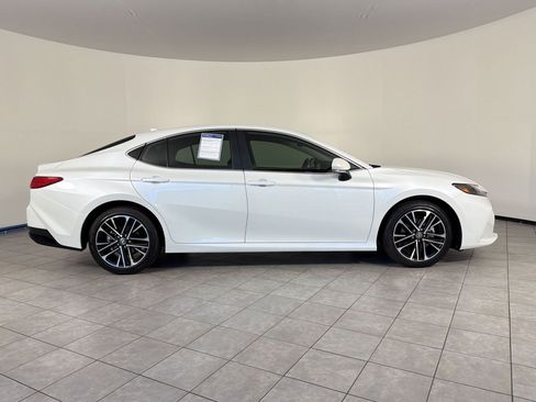 Used 2025 Toyota Camry XLE FWD image 8