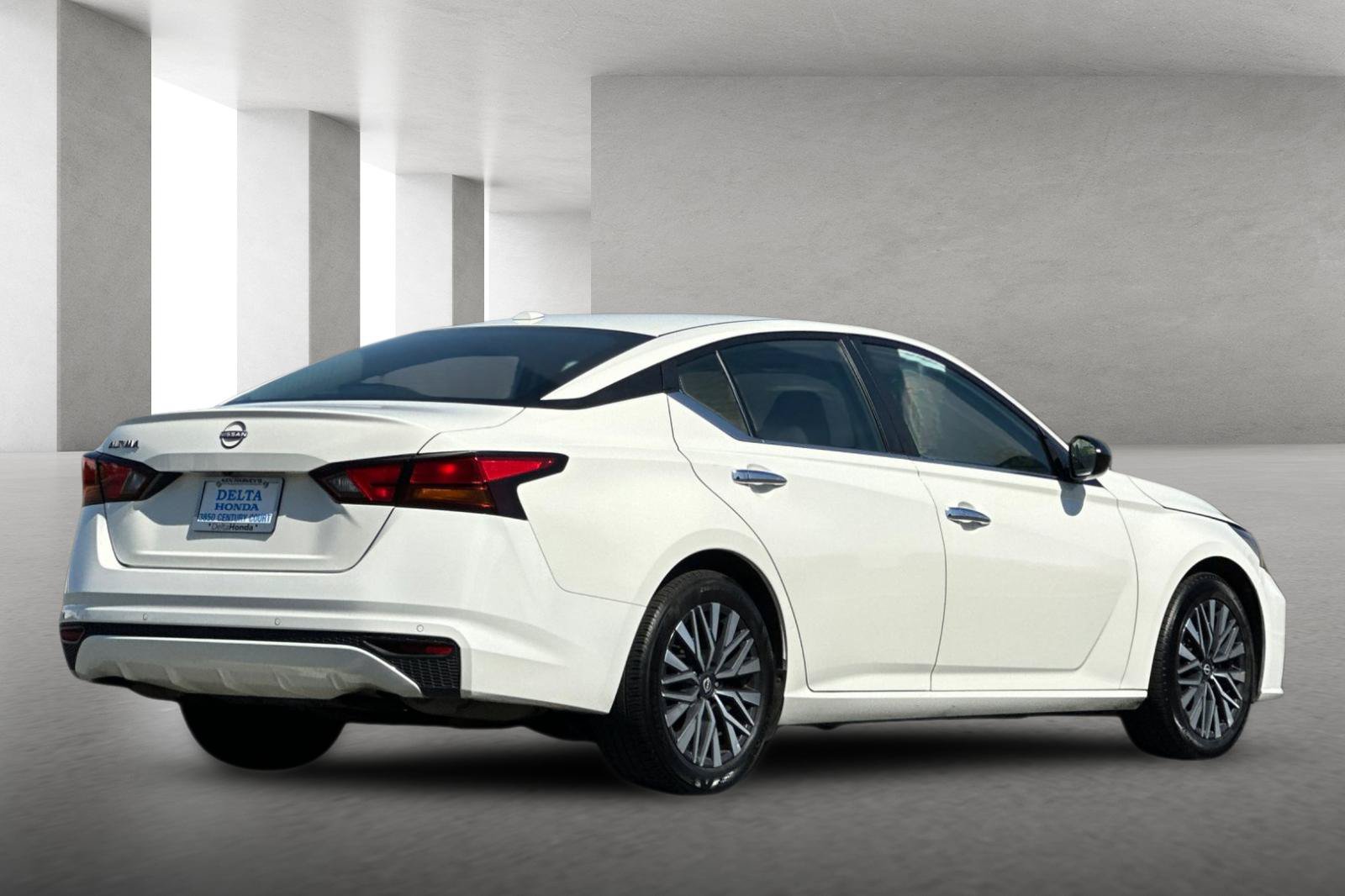 Used 2025 Nissan Altima 2.5 SV FWD image 4