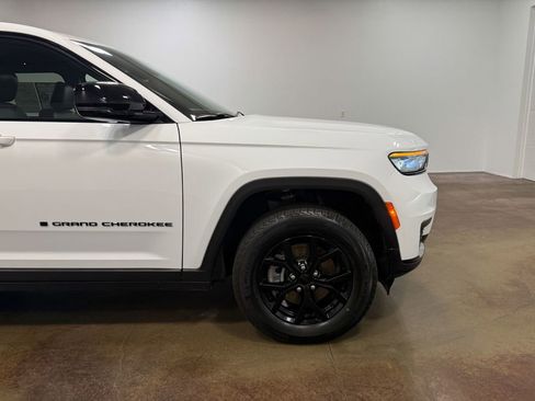 Used 2024 Jeep Grand Cherokee L Altitude image 29