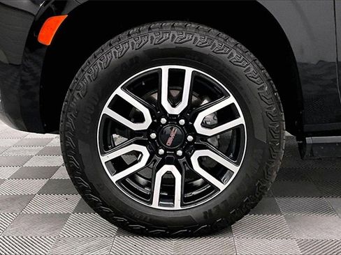 Used 2024 GMC Yukon AT4 image 9