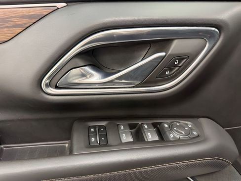 Used 2023 Chevrolet Suburban Premier image 10