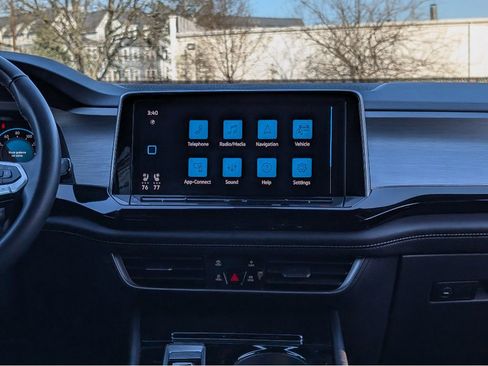 Used 2024 Volkswagen Atlas Cross Sport SE image 20