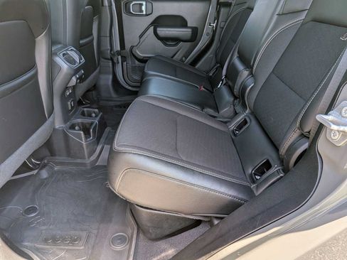 Used 2023 Jeep Gladiator Sport AWD/4WD image 16
