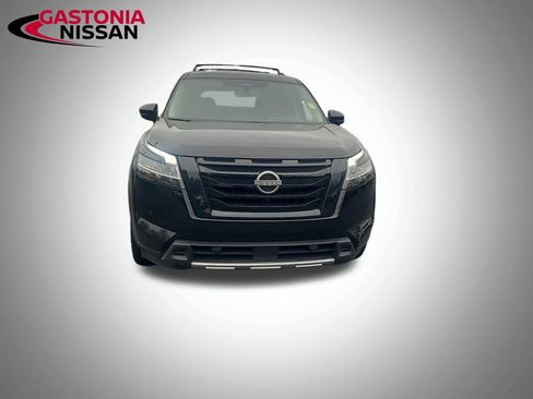 Used 2024 Nissan Pathfinder SL w/ SL Premium Package image 2