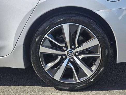 Used 2019 Nissan Maxima 3.5 SV w/ Floor Mat Group FWD image 10