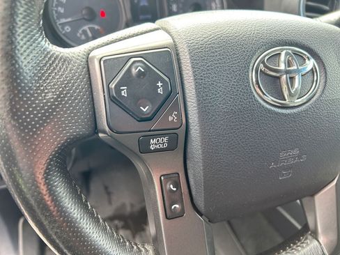 Used 2017 Toyota Tacoma TRD Sport w/ Exterior Package AWD/4WD image 19