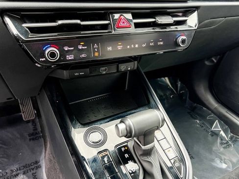 Used 2024 Kia Niro EX image 19