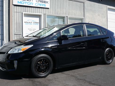 Used 2013 Toyota Prius Three image 3