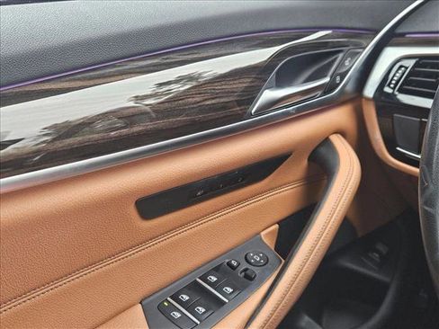 Used 2021 BMW 540i w/ Convenience Package image 22