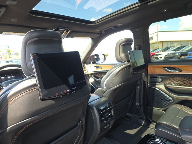 Used 2024 Jeep Grand Cherokee L Summit AWD/4WD image 31