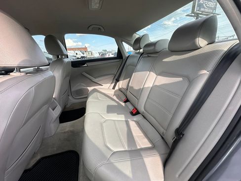 Used 2014 Volkswagen Passat 1.8T Wolfsburg Edition image 12