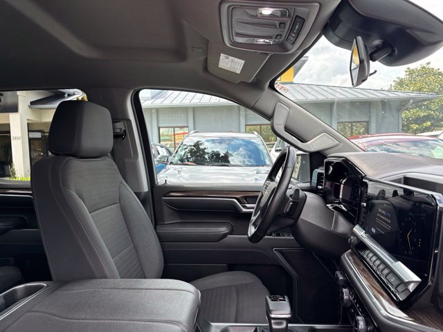 Used 2025 Chevrolet Silverado 1500 LT AWD/4WD image 11