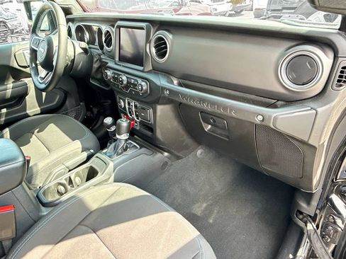 Used 2022 Jeep Wrangler Unlimited Rubicon 4xe w/ Cold Weather Group AWD/4WD image 33