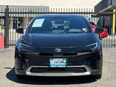 Used 2025 Toyota Prius Plug-In Hybrid image 9