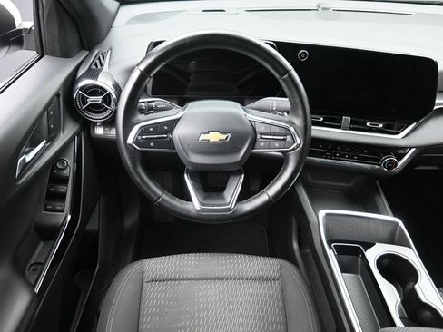 Used 2025 Chevrolet Equinox LT AWD/4WD image 14