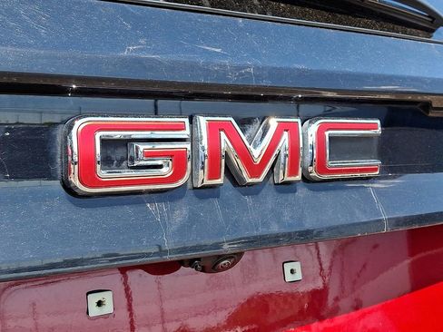 Used 2025 GMC Acadia Elevation w/ Elevation Premium Package AWD/4WD image 5