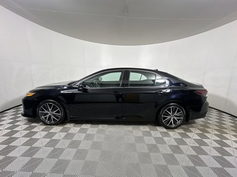 Used 2023 Toyota Camry XLE image 4