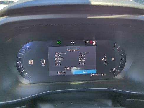 Used 2026 Volvo XC40 B5 Plus AWD/4WD image 12