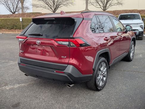 Used 2023 Toyota RAV4 XLE Premium image 9