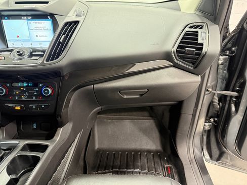 Used 2017 Ford Escape Titanium image 28