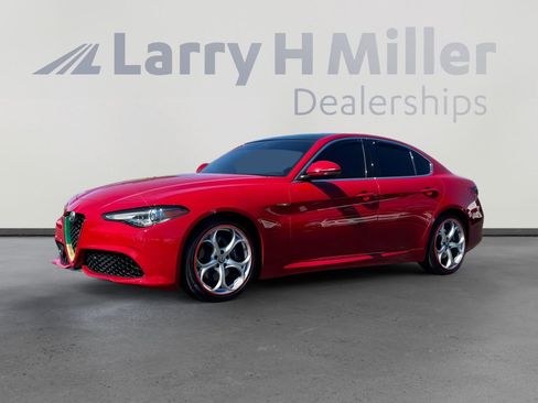 Used 2023 Alfa Romeo Giulia w/ Quick Order Package 22Z Lusso image 2