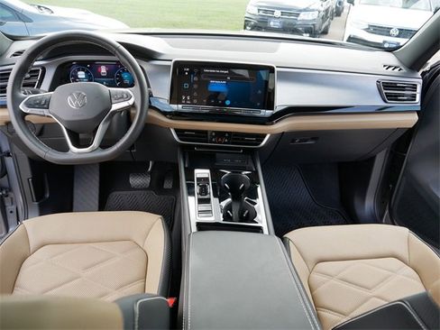 Certified 2024 Volkswagen Atlas Cross Sport SE w/ Panoramic Sunroof Package image 22