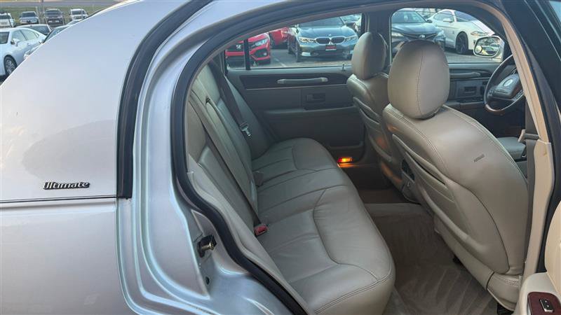 Used 2004 Lincoln Town Car Ultimate RWD image 11