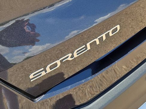 Used 2025 Kia Sorento S w/ Panoramic Sunroof Package FWD image 11