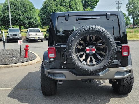 Used 2016 Jeep Wrangler Unlimited Sahara AWD/4WD image 8