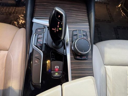 Used 2018 BMW 530e xDrive image 38