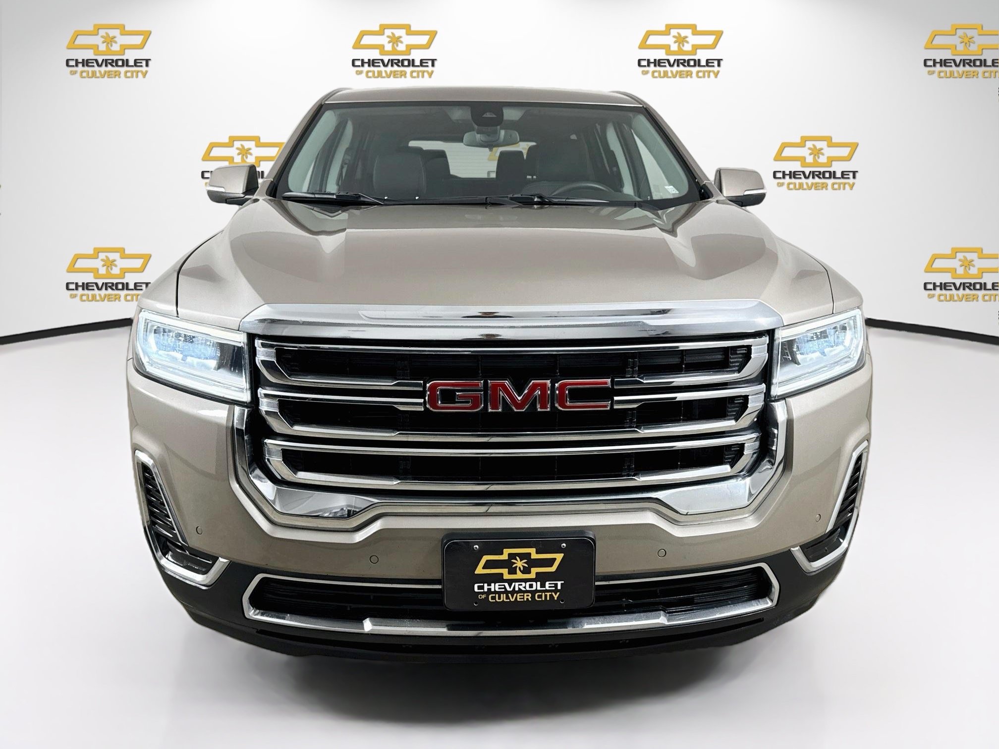 Used 2023 GMC Acadia SLE FWD image 2