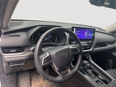 Certified 2025 Toyota Grand Highlander XLE FWD image 10