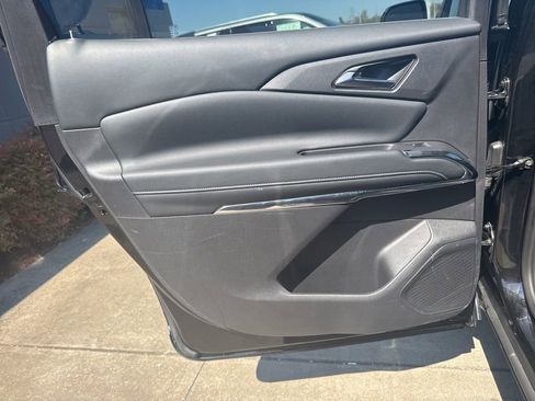 Used 2026 Chevrolet Traverse LT FWD image 13