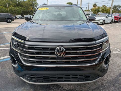 Used 2024 Volkswagen Atlas SE w/ Panoramic Sunroof Package FWD image 9